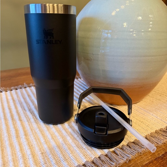 Stanley Matte Black IceFlow 2.0 Flip Straw Tumbler - Picture 11 of 13